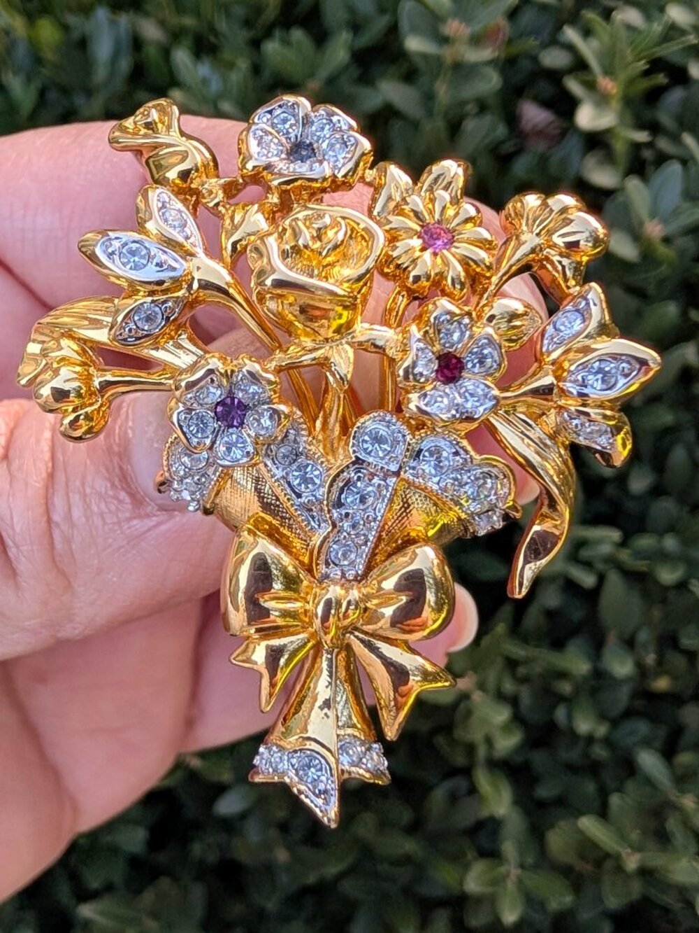 Vintage Gold Tone Floral Bouquet Brooch Rhinestone Flower Basket Pin